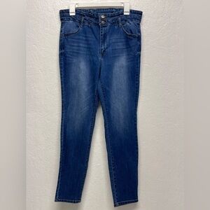 WOMEN’S Juniors - High Rise Jeans - 11